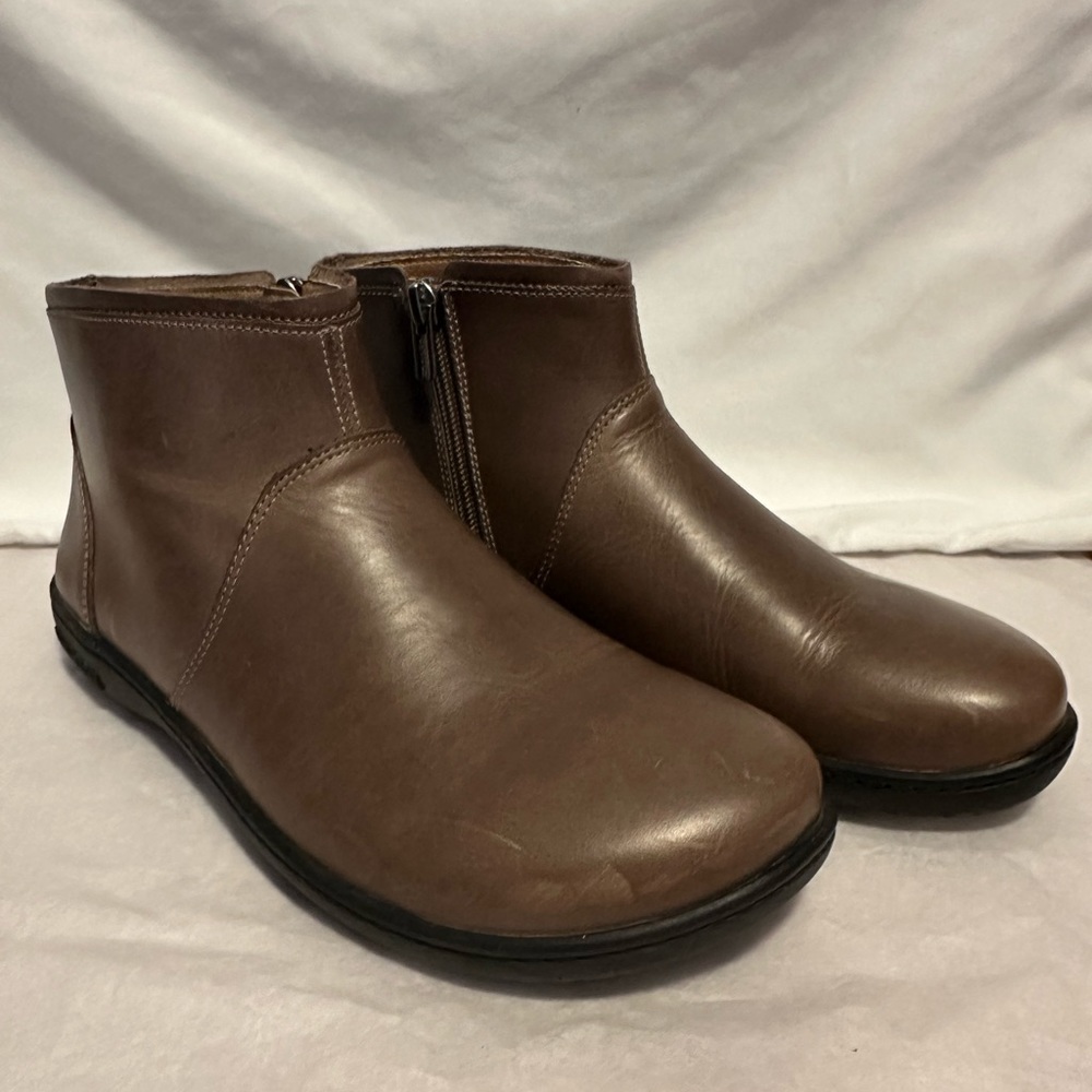 Birkenstock Women’s “Bennington” Bootie; Taupe Color; Size 38, US Size: 7 - 7.5